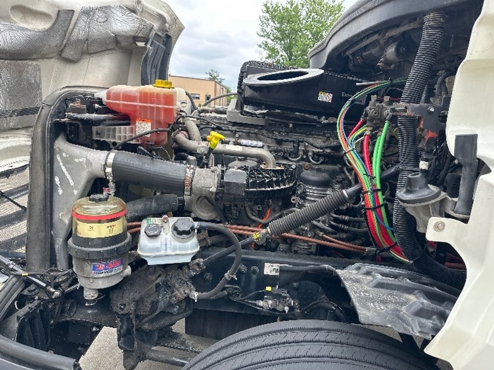 Day Cab Tractor-Heavy Duty Tractors-Freightliner-2019-T12664ST-Bloomington-IN-375,711\n\t\tmiles-$ 47,250 - Image 15