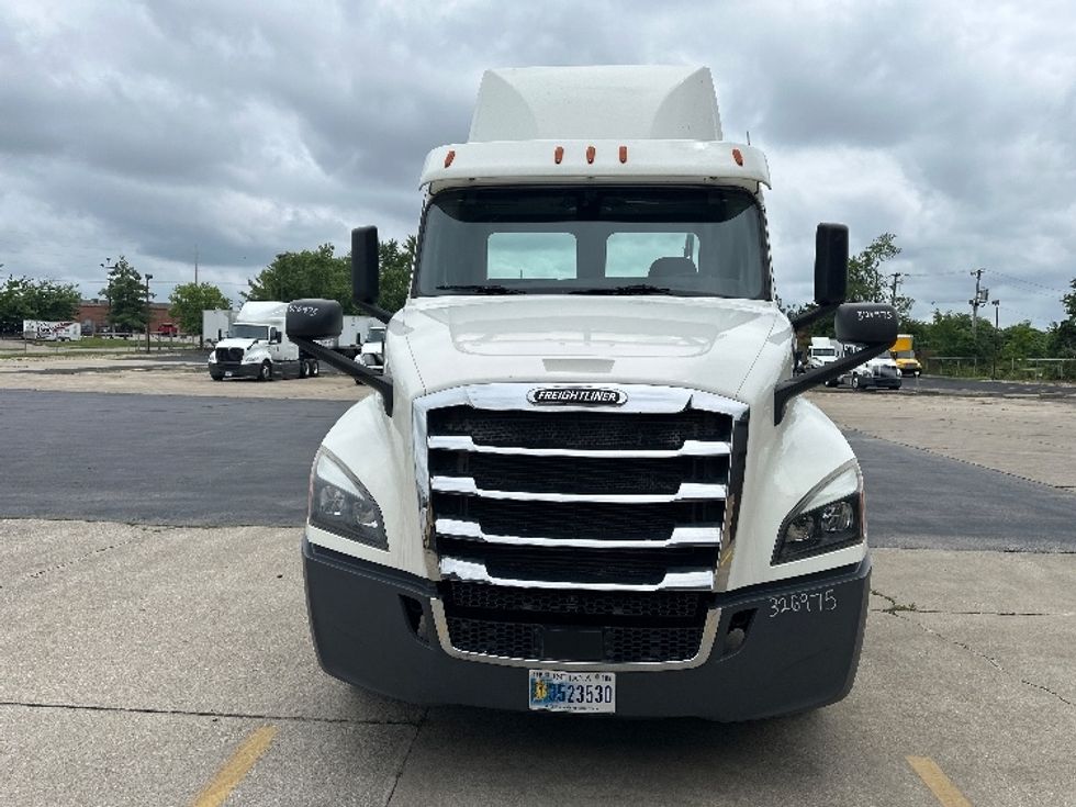 Day Cab Tractor-Heavy Duty Tractors-Freightliner-2019-T12664ST-Bloomington-IN-375,711\n\t\tmiles-$ 47,250 - Image 2