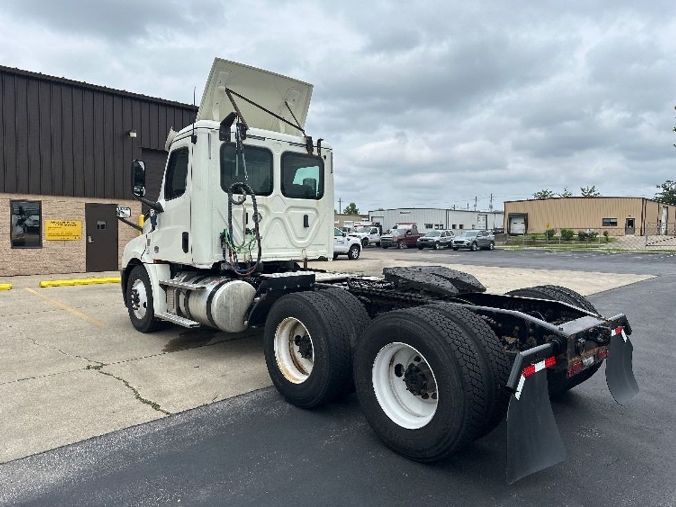 Day Cab Tractor-Heavy Duty Tractors-Freightliner-2019-T12664ST-Bloomington-IN-375,711\n\t\tmiles-$ 47,250 - Image 4