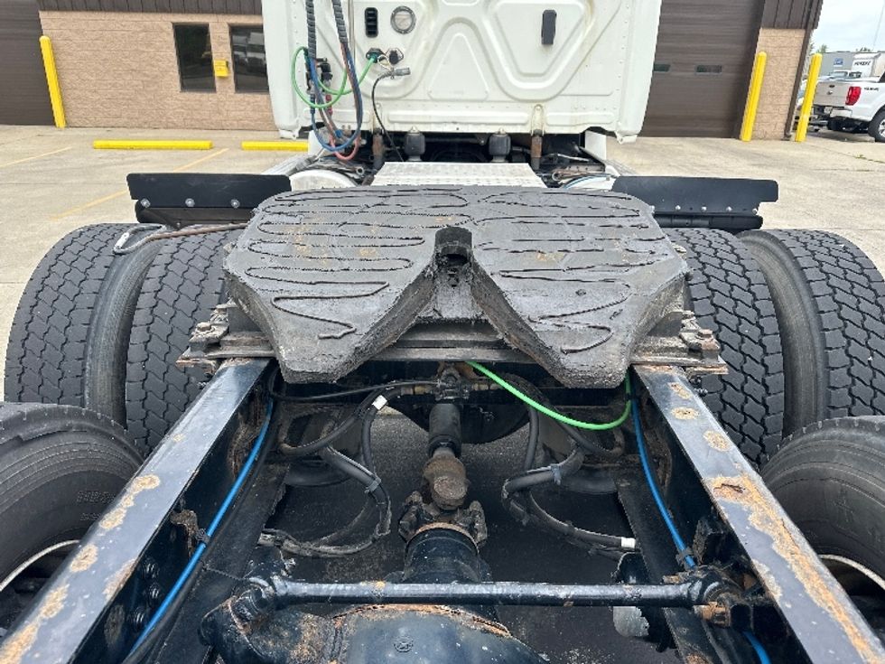 Day Cab Tractor-Heavy Duty Tractors-Freightliner-2019-T12664ST-Bloomington-IN-375,711\n\t\tmiles-$ 47,250 - Image 5