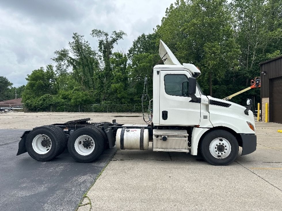 Day Cab Tractor-Heavy Duty Tractors-Freightliner-2019-T12664ST-Bloomington-IN-375,711\n\t\tmiles-$ 47,250 - Image 7