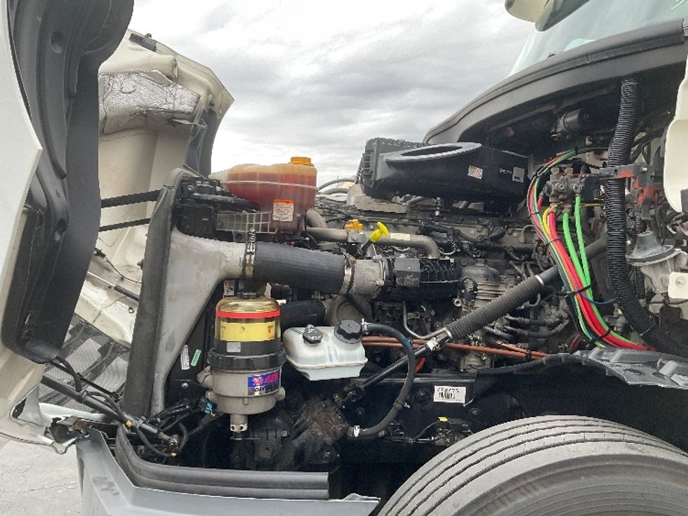 Day Cab Tractor-Heavy Duty Tractors-Freightliner-2019-T12664ST-Bloomington-IN-396,650\n\t\tmiles-$ 54,750 - Image 16