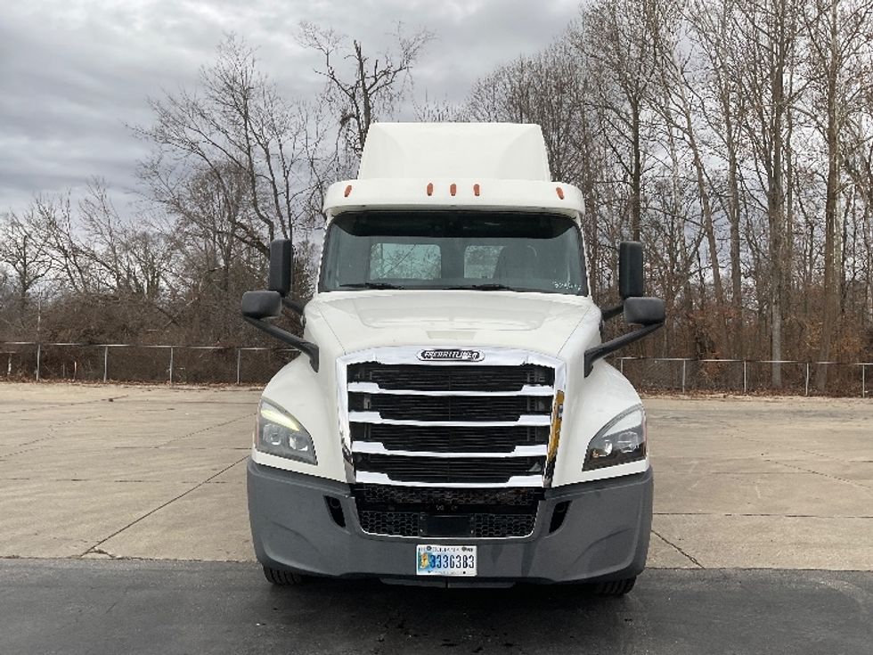Day Cab Tractor-Heavy Duty Tractors-Freightliner-2019-T12664ST-Bloomington-IN-396,650\n\t\tmiles-$ 54,750 - Image 2
