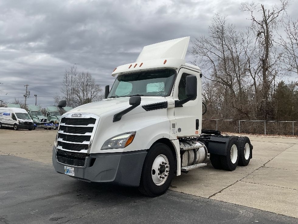 Day Cab Tractor-Heavy Duty Tractors-Freightliner-2019-T12664ST-Bloomington-IN-396,650\n\t\tmiles-$ 54,750 - Image 3