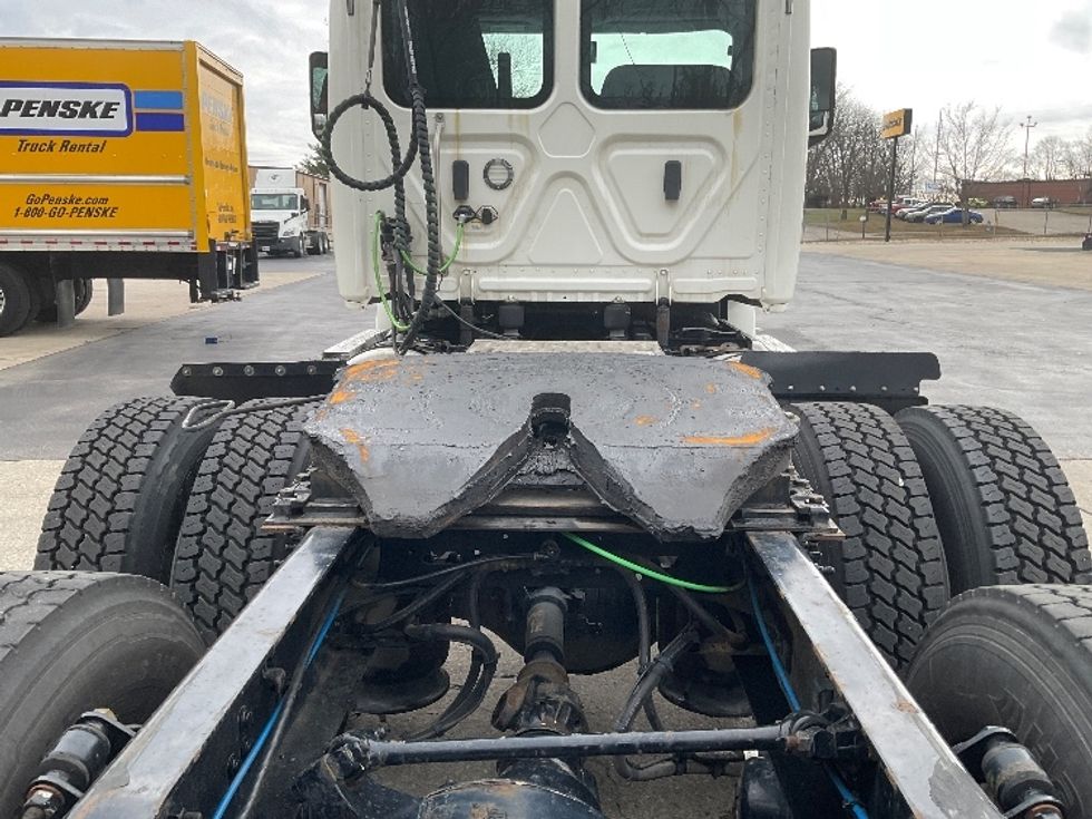 Day Cab Tractor-Heavy Duty Tractors-Freightliner-2019-T12664ST-Bloomington-IN-396,650\n\t\tmiles-$ 54,750 - Image 6