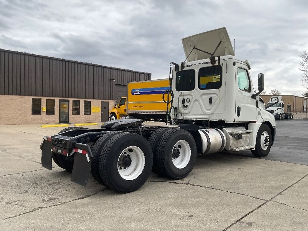 Day Cab Tractor-Heavy Duty Tractors-Freightliner-2019-T12664ST-Bloomington-IN-396,650\n\t\tmiles-$ 54,750 - Image 7