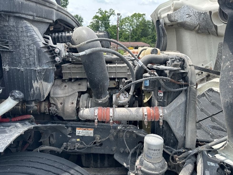 2019 Freightliner Cascadia 126" Day cab photo 15