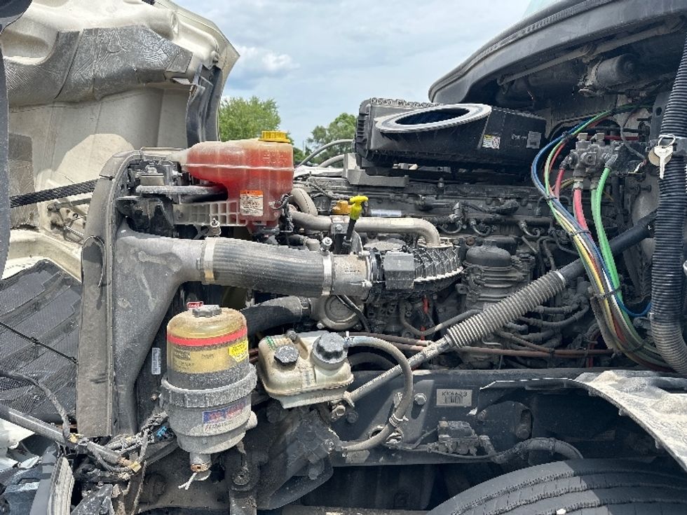 2019 Freightliner Cascadia 126" Day cab photo 16