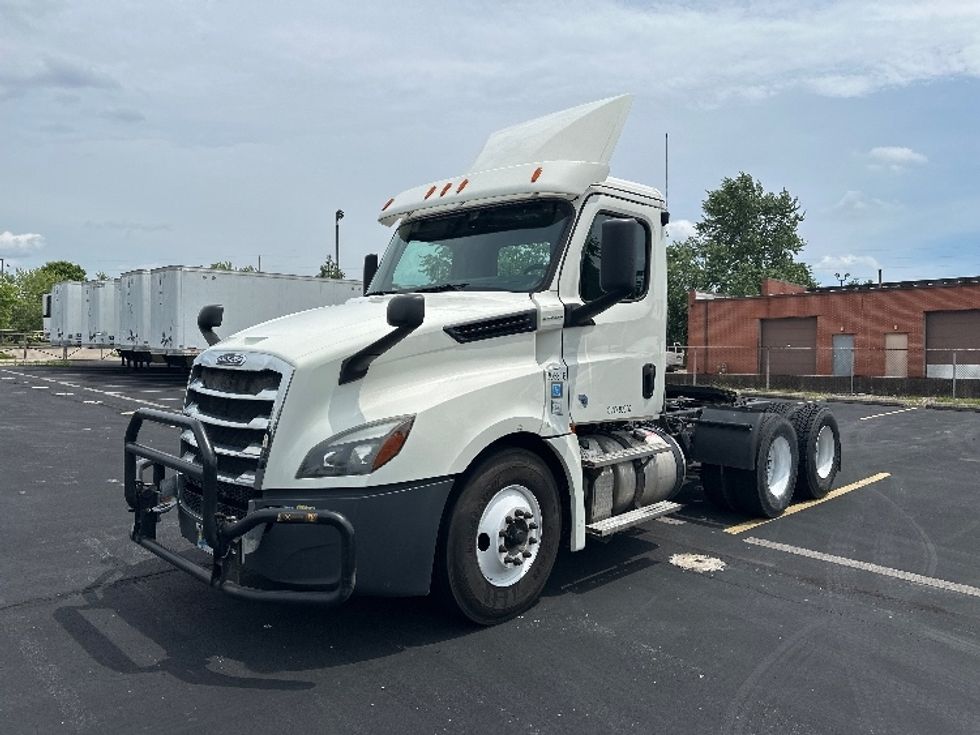 2019 Freightliner Cascadia 126" Day cab photo 3