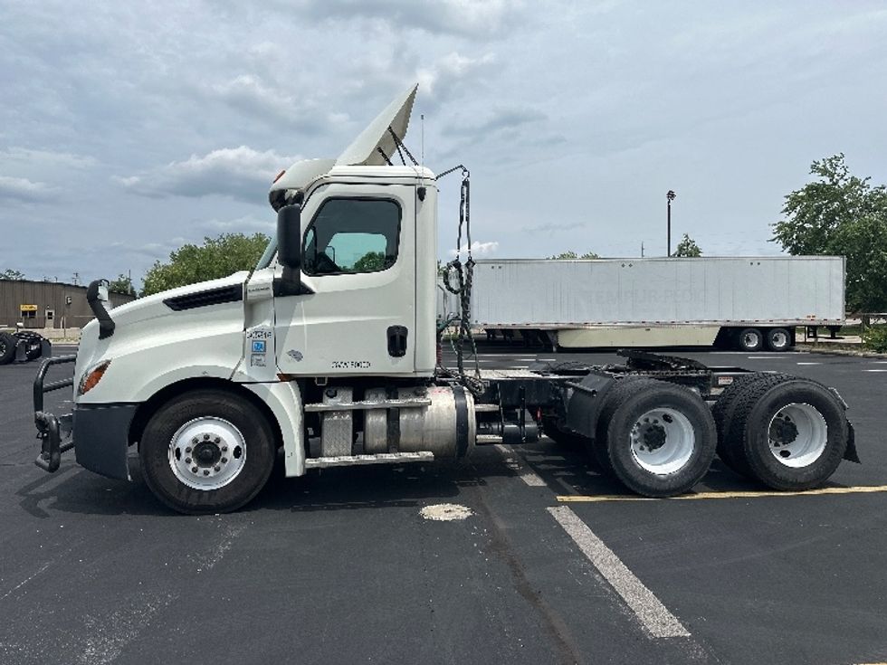 2019 Freightliner Cascadia 126" Day cab photo 4