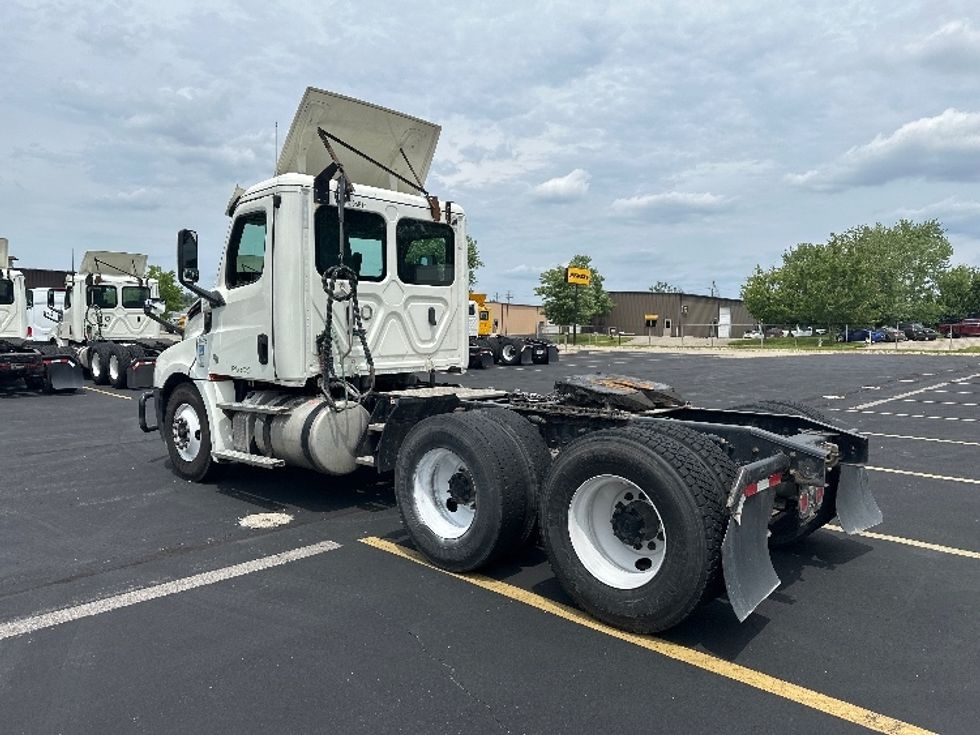 2019 Freightliner Cascadia 126" Day cab photo 5
