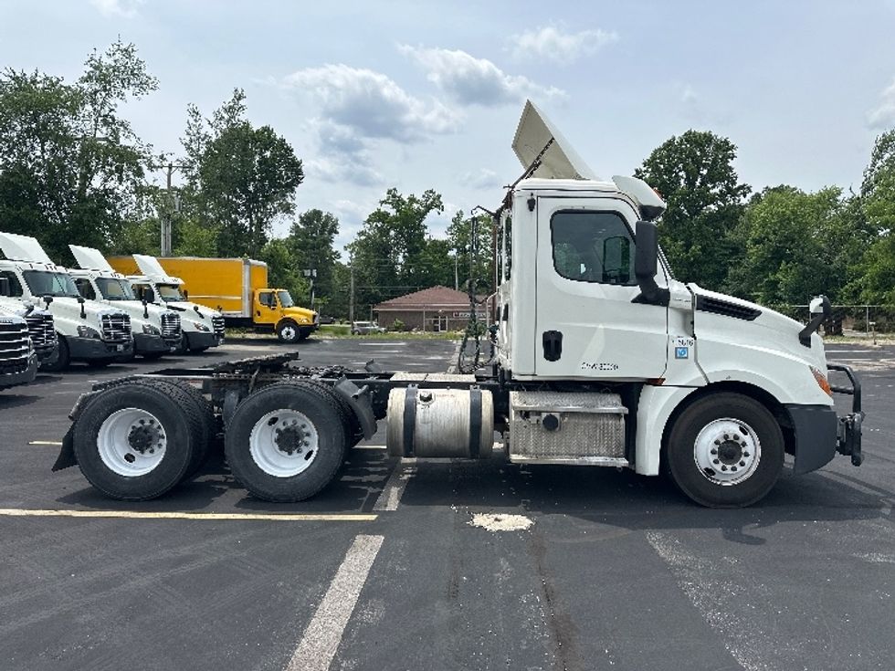 2019 Freightliner Cascadia 126" Day cab photo 8