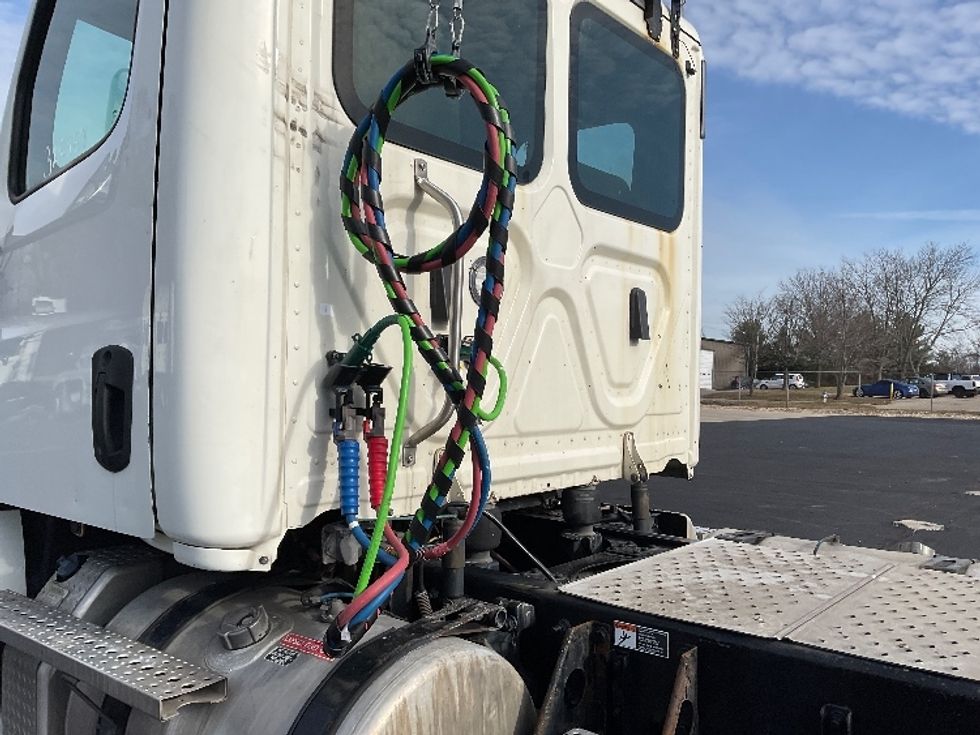 Day Cab Tractor-Heavy Duty Tractors-Freightliner-2019-T12664ST-Bloomington-IN-499,134\n\t\tmiles-$ 45,750 - Image 17