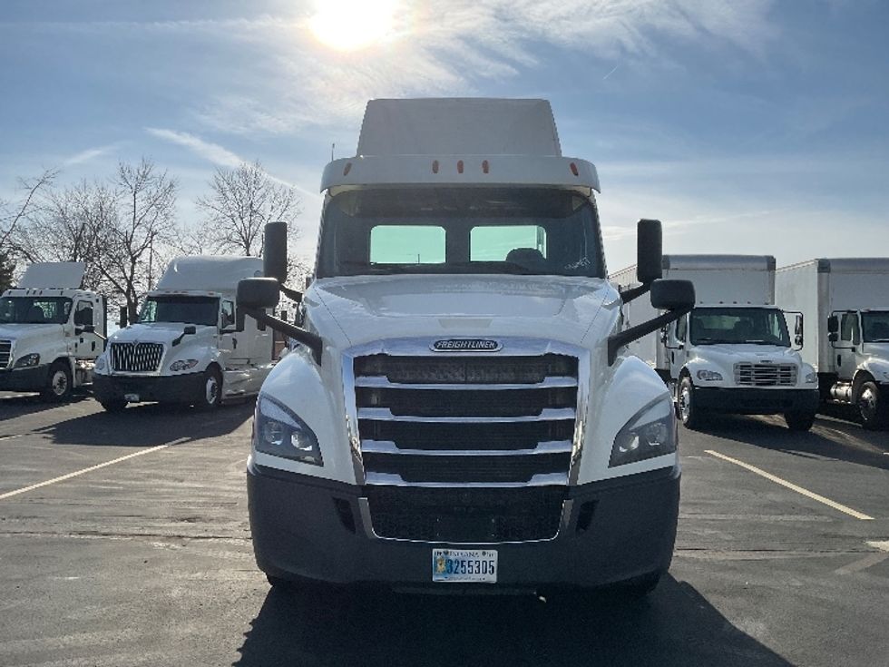 Day Cab Tractor-Heavy Duty Tractors-Freightliner-2019-T12664ST-Bloomington-IN-499,134\n\t\tmiles-$ 45,750 - Image 2
