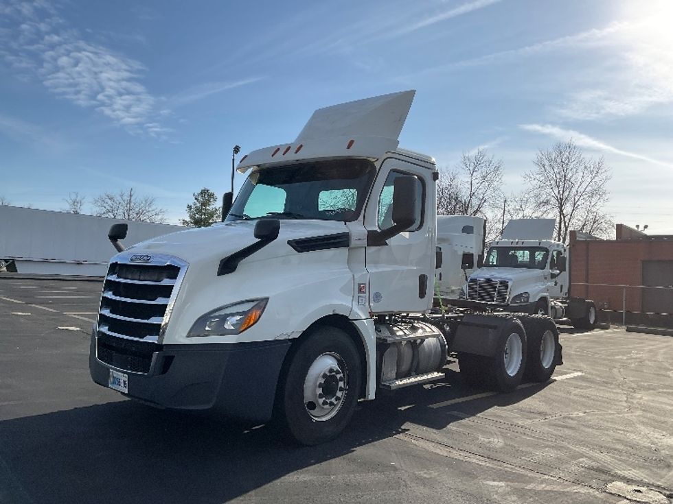 Day Cab Tractor-Heavy Duty Tractors-Freightliner-2019-T12664ST-Bloomington-IN-499,134\n\t\tmiles-$ 45,750 - Image 3