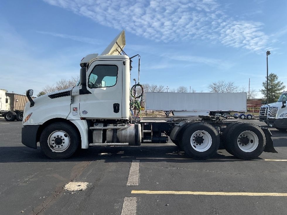 Day Cab Tractor-Heavy Duty Tractors-Freightliner-2019-T12664ST-Bloomington-IN-499,134\n\t\tmiles-$ 45,750 - Image 4