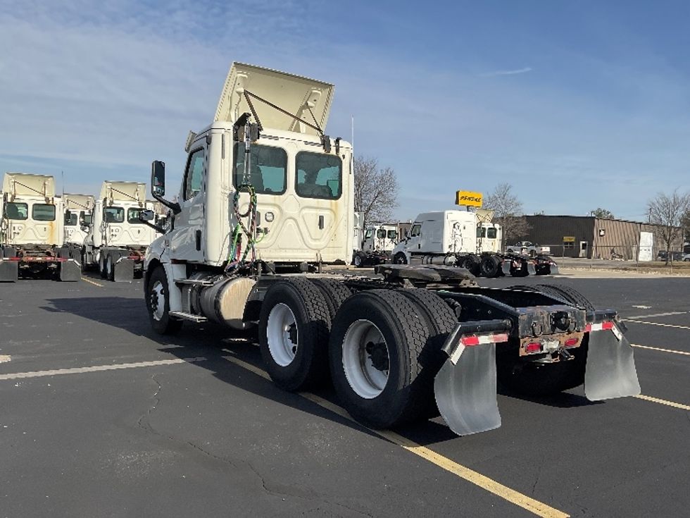 Day Cab Tractor-Heavy Duty Tractors-Freightliner-2019-T12664ST-Bloomington-IN-499,134\n\t\tmiles-$ 45,750 - Image 5