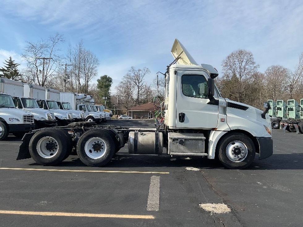 Day Cab Tractor-Heavy Duty Tractors-Freightliner-2019-T12664ST-Bloomington-IN-499,134\n\t\tmiles-$ 45,750 - Image 8