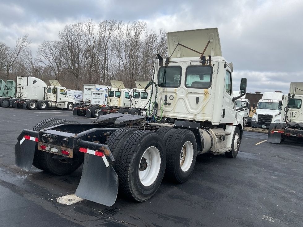 Day Cab Tractor-Heavy Duty Tractors-Freightliner-2019-T12664ST-Bloomington-IN-592,185\n\t\tmiles-$ 38,250 - Image 7