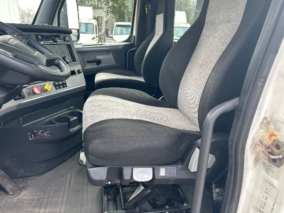 Day Cab Tractor-Heavy Duty Tractors-Freightliner-2019-T12664ST-Blountville-TN-311,283\n\t\tmiles-$ 49,500 - Image 10