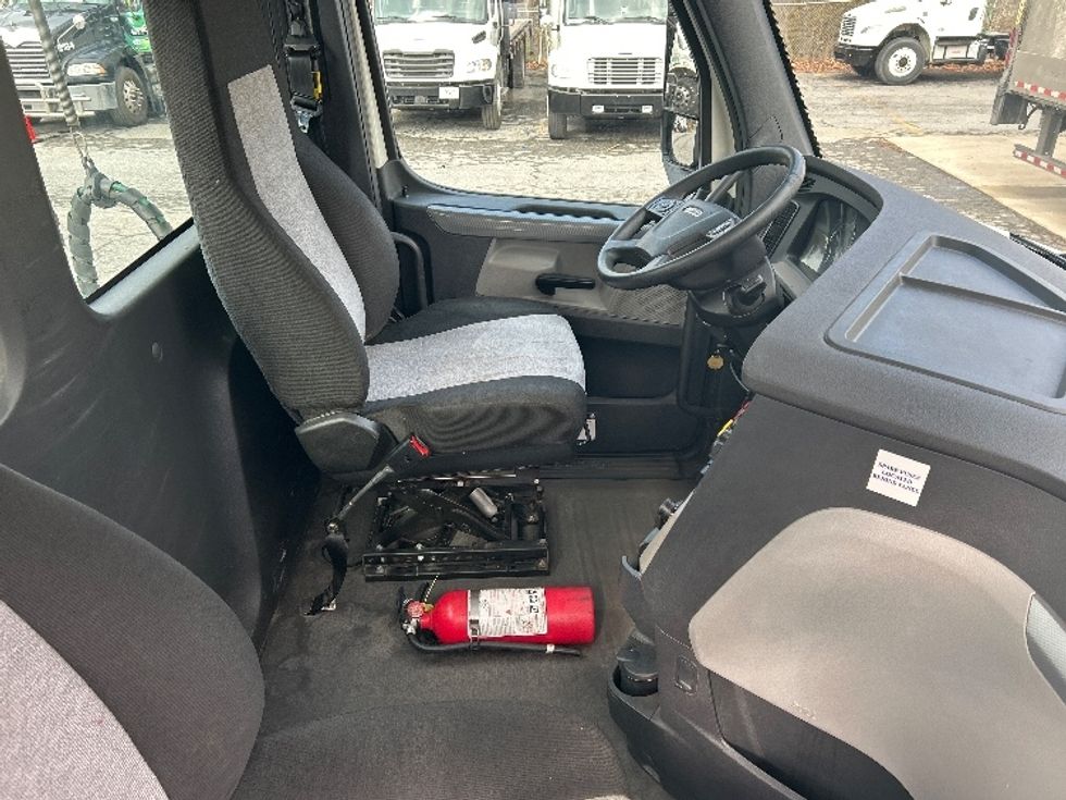 Day Cab Tractor-Heavy Duty Tractors-Freightliner-2019-T12664ST-Blountville-TN-311,283\n\t\tmiles-$ 49,500 - Image 14