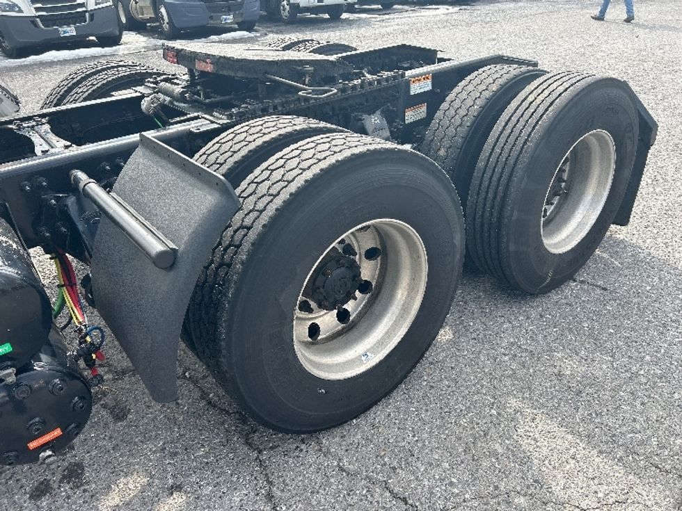 Day Cab Tractor-Heavy Duty Tractors-Freightliner-2019-T12664ST-Blountville-TN-311,283\n\t\tmiles-$ 49,500 - Image 17