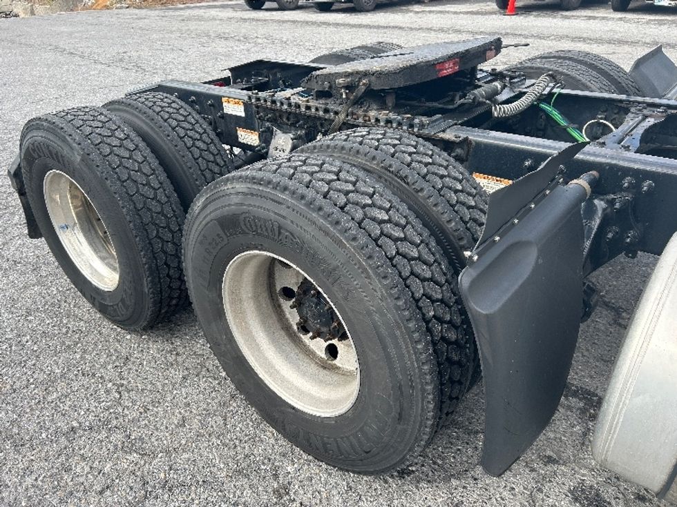 Day Cab Tractor-Heavy Duty Tractors-Freightliner-2019-T12664ST-Blountville-TN-311,283\n\t\tmiles-$ 49,500 - Image 18