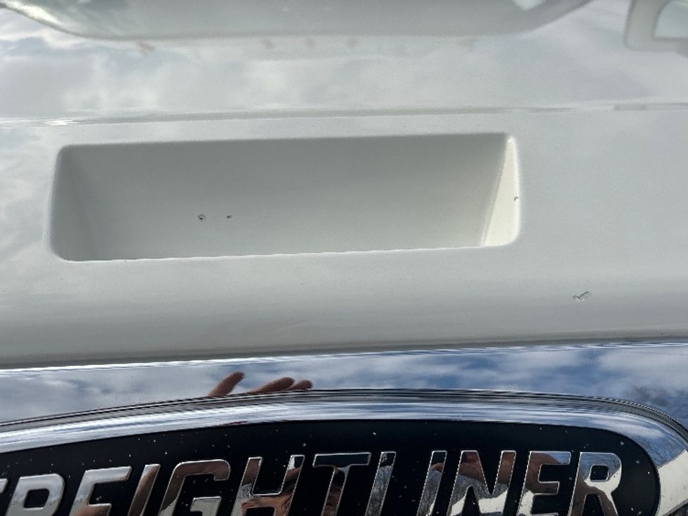 Day Cab Tractor-Heavy Duty Tractors-Freightliner-2019-T12664ST-Blountville-TN-311,283\n\t\tmiles-$ 49,500 - Image 19