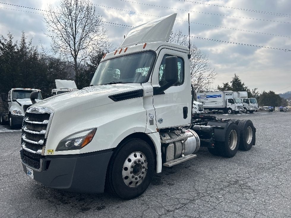 Day Cab Tractor-Heavy Duty Tractors-Freightliner-2019-T12664ST-Blountville-TN-311,283\n\t\tmiles-$ 49,500 - Image 3