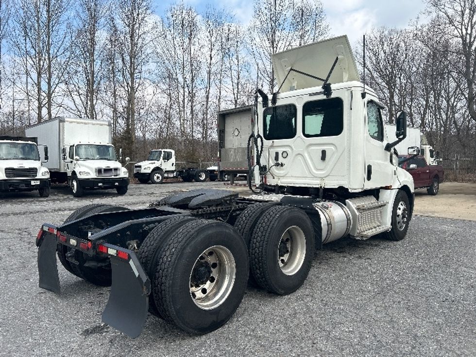 Day Cab Tractor-Heavy Duty Tractors-Freightliner-2019-T12664ST-Blountville-TN-311,283\n\t\tmiles-$ 49,500 - Image 7