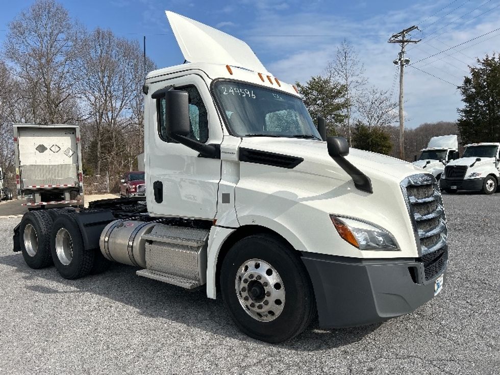 Day Cab Tractor-Heavy Duty Tractors-Freightliner-2019-T12664ST-Blountville-TN-363,183\n\t\tmiles-$ 46,250 - Image 1