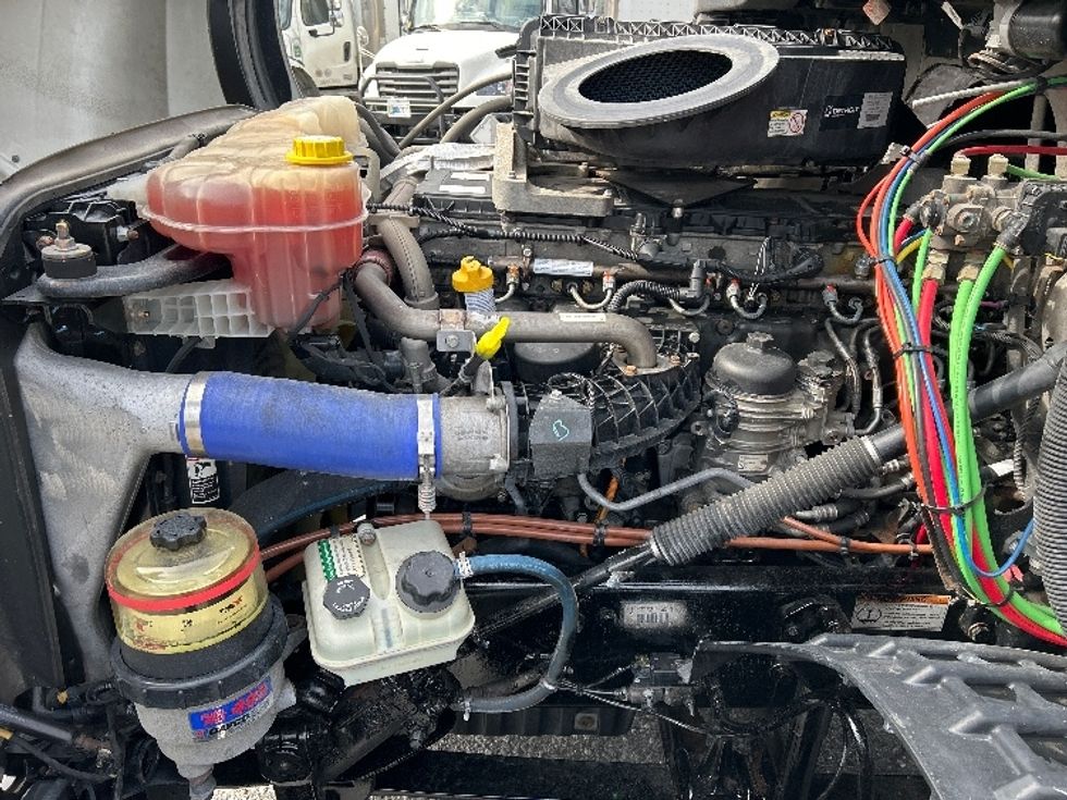 Day Cab Tractor-Heavy Duty Tractors-Freightliner-2019-T12664ST-Blountville-TN-363,183\n\t\tmiles-$ 46,250 - Image 16