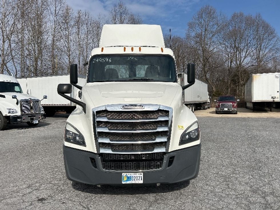 Day Cab Tractor-Heavy Duty Tractors-Freightliner-2019-T12664ST-Blountville-TN-363,183\n\t\tmiles-$ 46,250 - Image 2