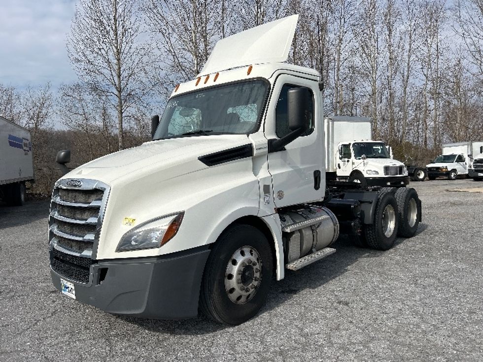 Day Cab Tractor-Heavy Duty Tractors-Freightliner-2019-T12664ST-Blountville-TN-363,183\n\t\tmiles-$ 46,250 - Image 3