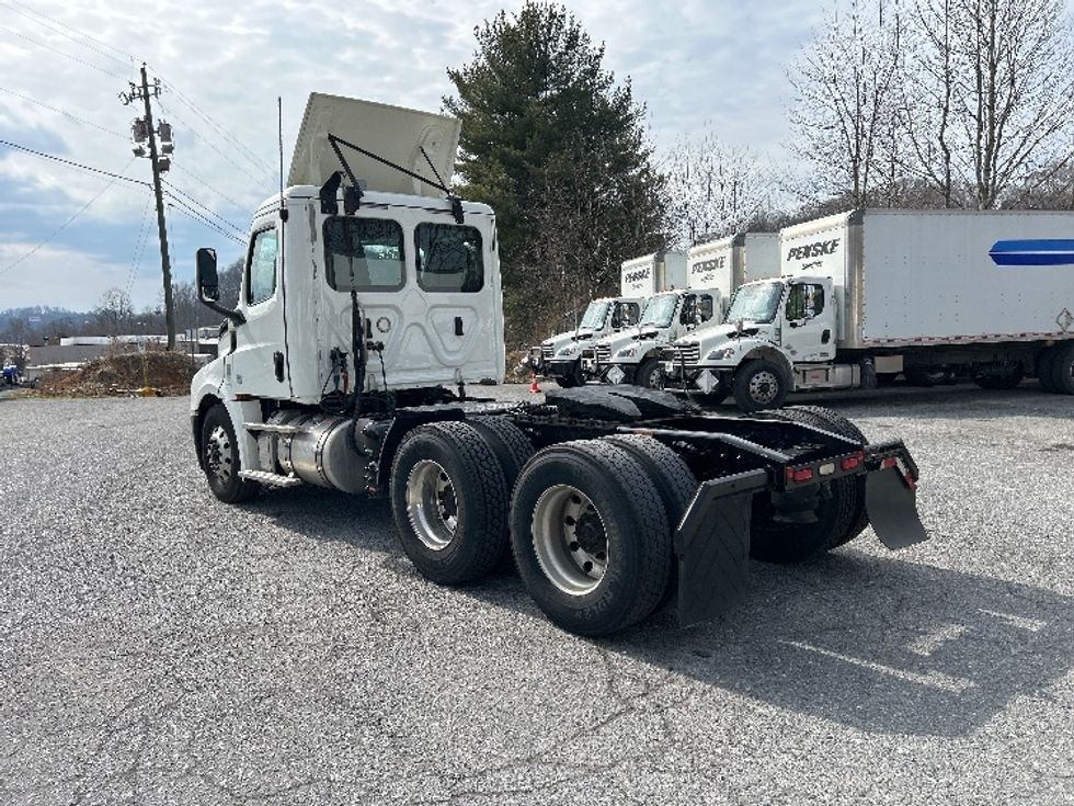 Day Cab Tractor-Heavy Duty Tractors-Freightliner-2019-T12664ST-Blountville-TN-363,183\n\t\tmiles-$ 46,250 - Image 5