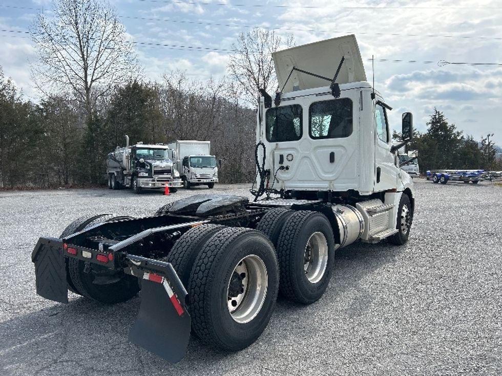 Day Cab Tractor-Heavy Duty Tractors-Freightliner-2019-T12664ST-Blountville-TN-363,183\n\t\tmiles-$ 46,250 - Image 7