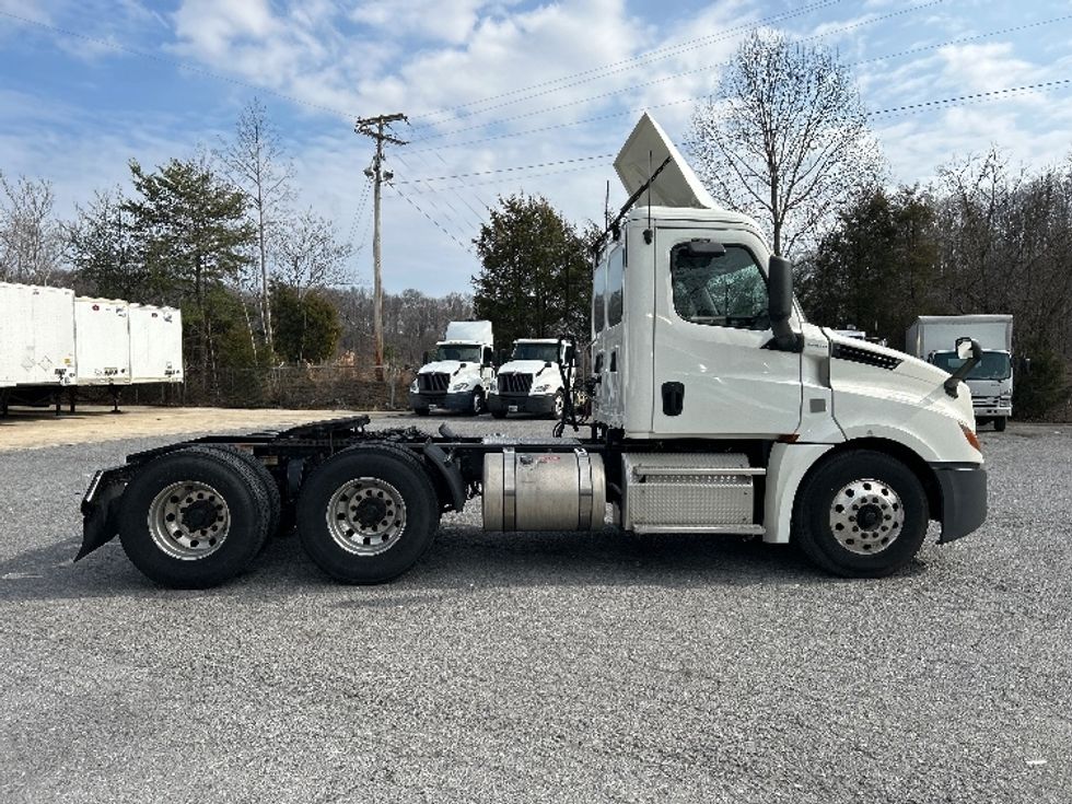 Day Cab Tractor-Heavy Duty Tractors-Freightliner-2019-T12664ST-Blountville-TN-363,183\n\t\tmiles-$ 46,250 - Image 8
