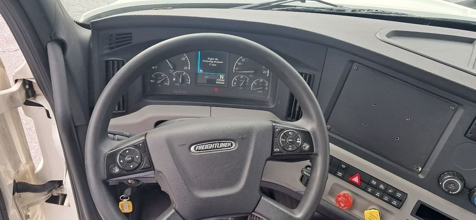 Day Cab Tractor-Heavy Duty Tractors-Freightliner-2019-T12664ST-Blountville-TN-382,992\n\t\tmiles-$ 45,250 - Image 11