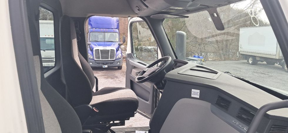 Day Cab Tractor-Heavy Duty Tractors-Freightliner-2019-T12664ST-Blountville-TN-382,992\n\t\tmiles-$ 45,250 - Image 14