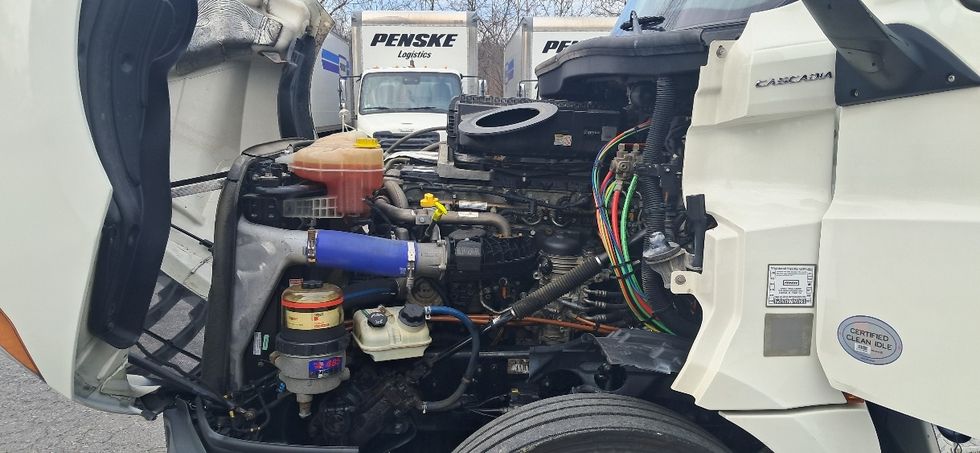 Day Cab Tractor-Heavy Duty Tractors-Freightliner-2019-T12664ST-Blountville-TN-382,992\n\t\tmiles-$ 45,250 - Image 16