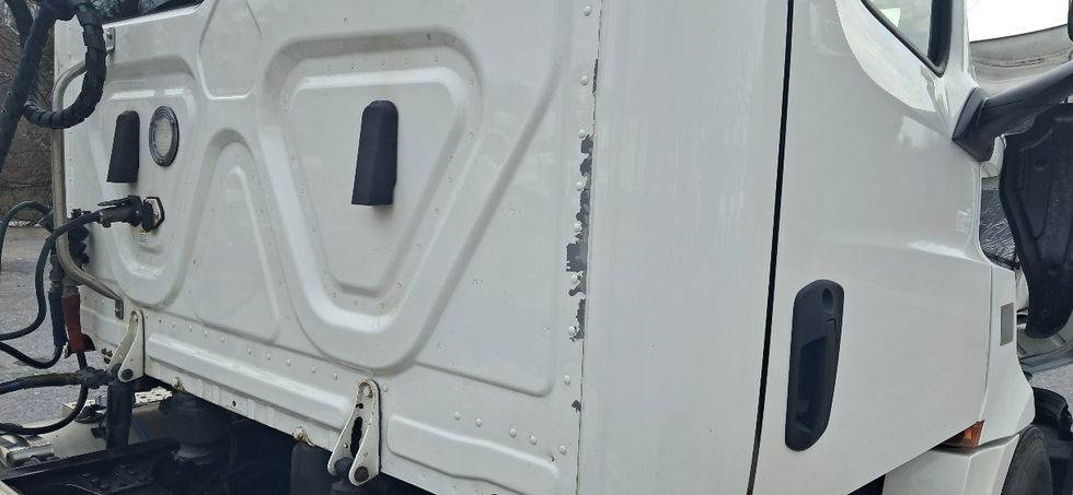 Day Cab Tractor-Heavy Duty Tractors-Freightliner-2019-T12664ST-Blountville-TN-382,992\n\t\tmiles-$ 45,250 - Image 18