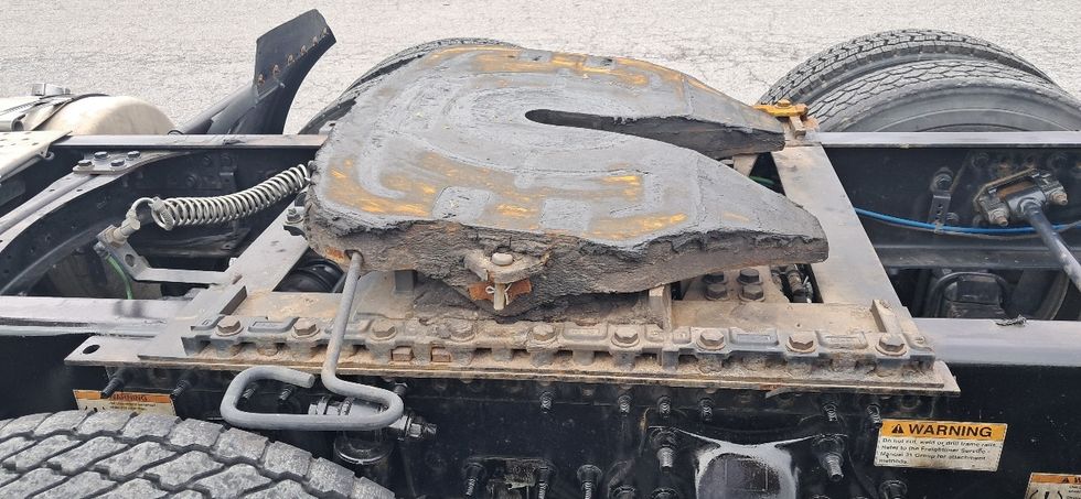 Day Cab Tractor-Heavy Duty Tractors-Freightliner-2019-T12664ST-Blountville-TN-382,992\n\t\tmiles-$ 45,250 - Image 21