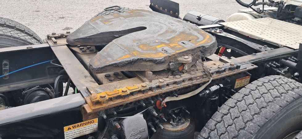 Day Cab Tractor-Heavy Duty Tractors-Freightliner-2019-T12664ST-Blountville-TN-382,992\n\t\tmiles-$ 45,250 - Image 23