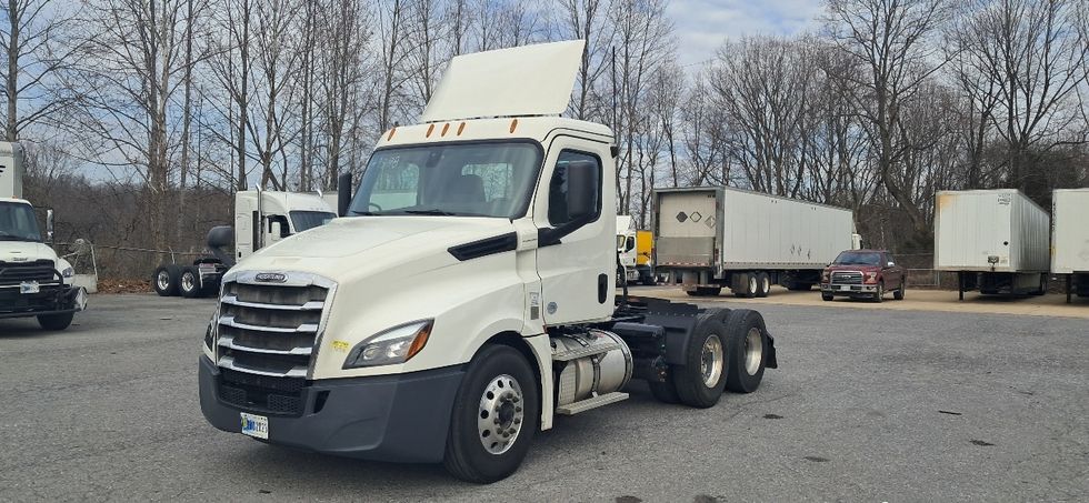Day Cab Tractor-Heavy Duty Tractors-Freightliner-2019-T12664ST-Blountville-TN-382,992\n\t\tmiles-$ 45,250 - Image 3