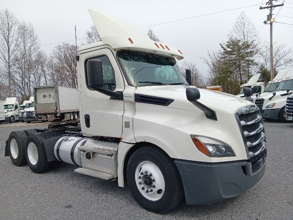 Day Cab Tractor-Heavy Duty Tractors-Freightliner-2019-T12664ST-Blountville-TN-418,033\n\t\tmiles-$ 47,000 - Image 1