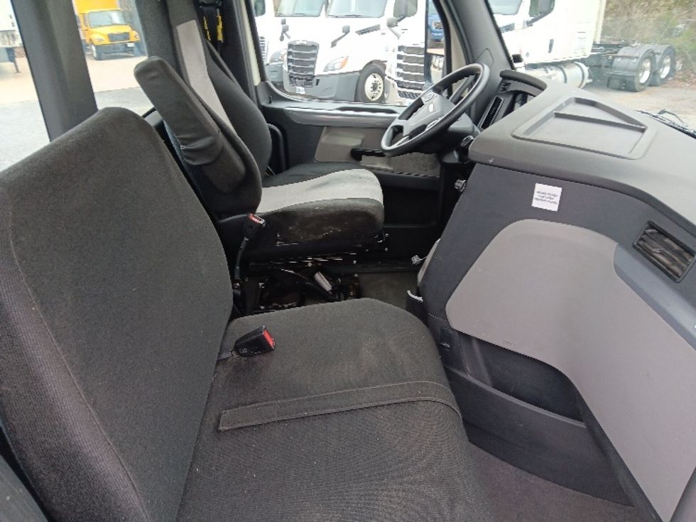 Day Cab Tractor-Heavy Duty Tractors-Freightliner-2019-T12664ST-Blountville-TN-418,033\n\t\tmiles-$ 47,000 - Image 14