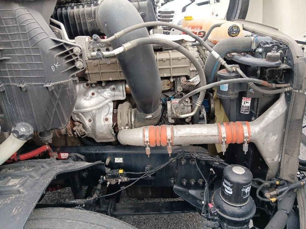 Day Cab Tractor-Heavy Duty Tractors-Freightliner-2019-T12664ST-Blountville-TN-418,033\n\t\tmiles-$ 47,000 - Image 15