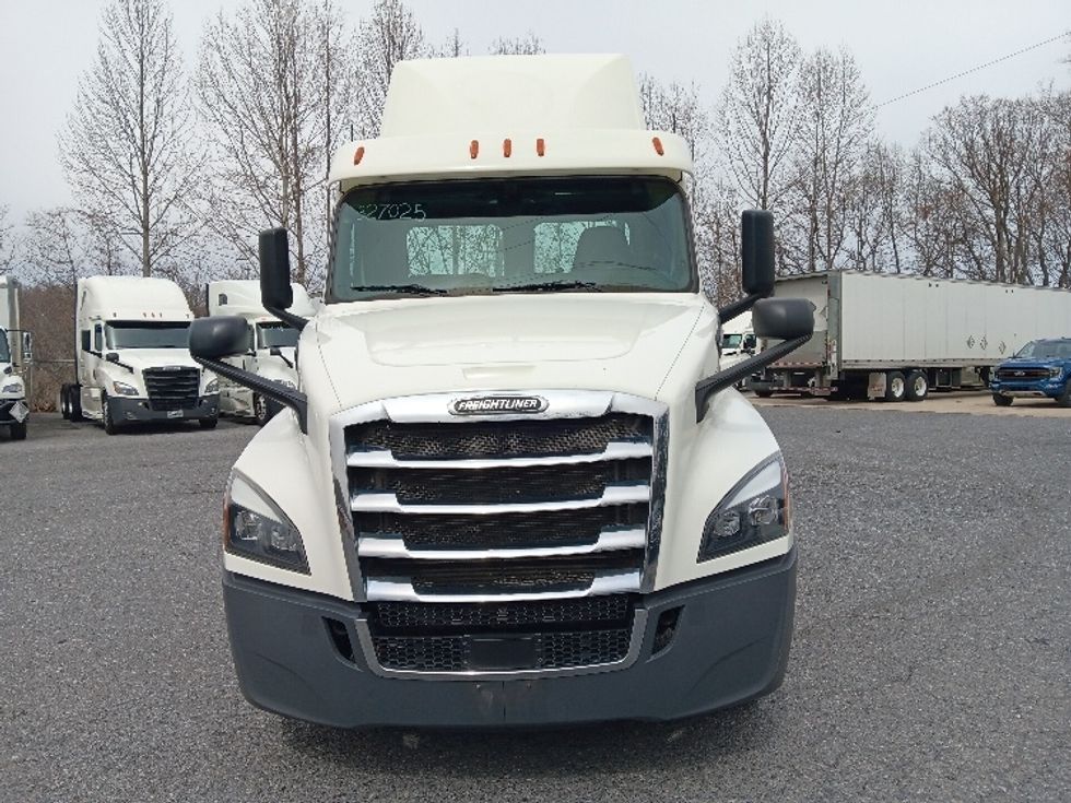 Day Cab Tractor-Heavy Duty Tractors-Freightliner-2019-T12664ST-Blountville-TN-418,033\n\t\tmiles-$ 47,000 - Image 2