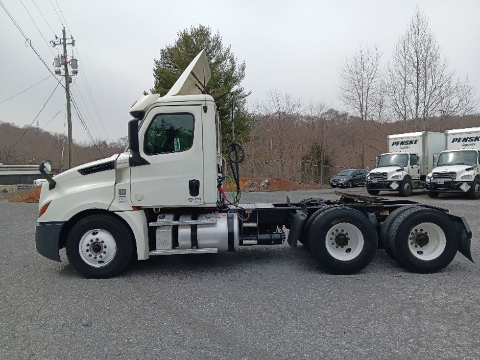 Day Cab Tractor-Heavy Duty Tractors-Freightliner-2019-T12664ST-Blountville-TN-418,033\n\t\tmiles-$ 47,000 - Image 4