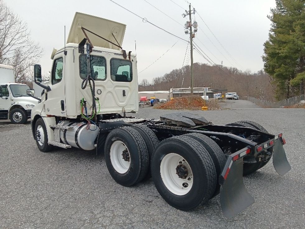 Day Cab Tractor-Heavy Duty Tractors-Freightliner-2019-T12664ST-Blountville-TN-418,033\n\t\tmiles-$ 47,000 - Image 5